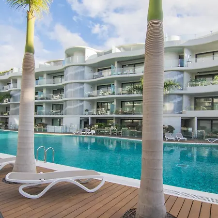 Luxury Apartment, Parking, Terrace, Pool. *