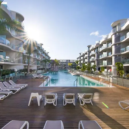 Luxury Apartment, Parking, Terrace, Pool.